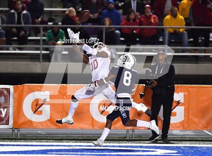 Thumbnail 2 in Mater Dei vs. St. John Bosco (CIF SS DIV 1 Championship Final) photogallery.