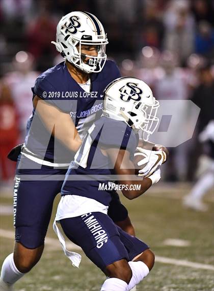 Thumbnail 2 in Mater Dei vs. St. John Bosco (CIF SS DIV 1 Championship Final) photogallery.