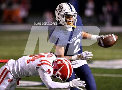 Thumbnail 2 in Mater Dei vs. St. John Bosco (CIF SS DIV 1 Championship Final) photogallery.