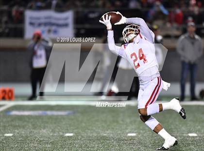 Thumbnail 3 in Mater Dei vs. St. John Bosco (CIF SS DIV 1 Championship Final) photogallery.