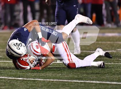 Thumbnail 1 in Mater Dei vs. St. John Bosco (CIF SS DIV 1 Championship Final) photogallery.