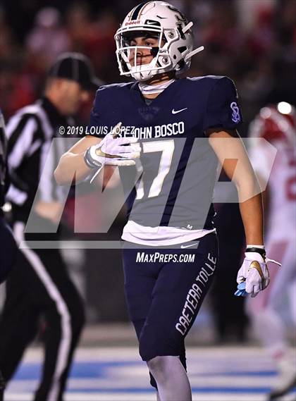 Thumbnail 1 in Mater Dei vs. St. John Bosco (CIF SS DIV 1 Championship Final) photogallery.