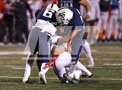 Thumbnail 2 in Mater Dei vs. St. John Bosco (CIF SS DIV 1 Championship Final) photogallery.