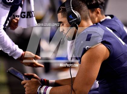 Thumbnail 2 in Mater Dei vs. St. John Bosco (CIF SS DIV 1 Championship Final) photogallery.