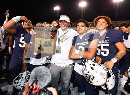 Thumbnail 2 in Mater Dei vs. St. John Bosco (CIF SS DIV 1 Championship Final) photogallery.