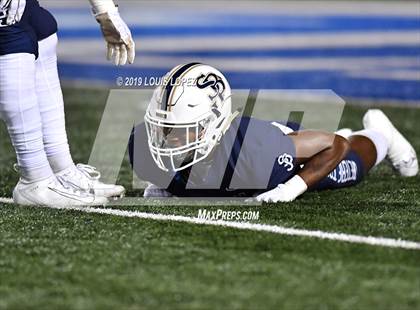 Thumbnail 3 in Mater Dei vs. St. John Bosco (CIF SS DIV 1 Championship Final) photogallery.
