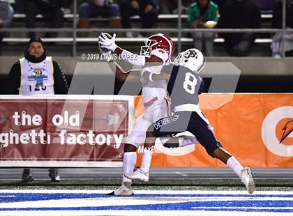 Thumbnail 1 in Mater Dei vs. St. John Bosco (CIF SS DIV 1 Championship Final) photogallery.