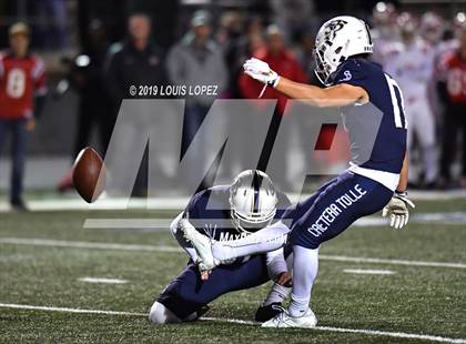 Thumbnail 3 in Mater Dei vs. St. John Bosco (CIF SS DIV 1 Championship Final) photogallery.