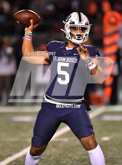 Thumbnail 3 in Mater Dei vs. St. John Bosco (CIF SS DIV 1 Championship Final) photogallery.