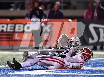 Thumbnail 2 in Mater Dei vs. St. John Bosco (CIF SS DIV 1 Championship Final) photogallery.