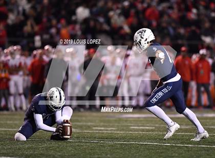 Thumbnail 1 in Mater Dei vs. St. John Bosco (CIF SS DIV 1 Championship Final) photogallery.