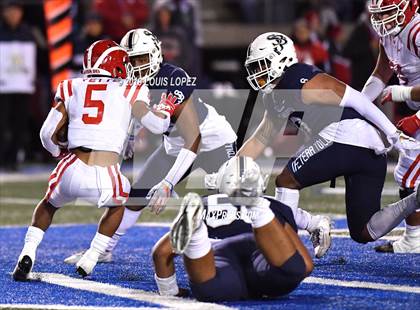 Thumbnail 2 in Mater Dei vs. St. John Bosco (CIF SS DIV 1 Championship Final) photogallery.