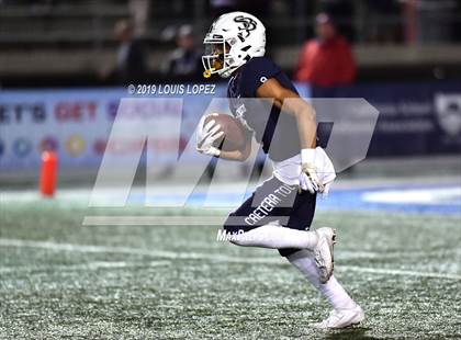 Thumbnail 1 in Mater Dei vs. St. John Bosco (CIF SS DIV 1 Championship Final) photogallery.