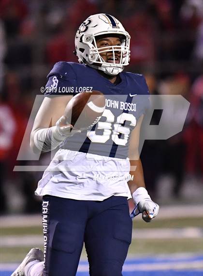 Thumbnail 2 in Mater Dei vs. St. John Bosco (CIF SS DIV 1 Championship Final) photogallery.