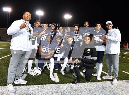 Thumbnail 3 in Mater Dei vs. St. John Bosco (CIF SS DIV 1 Championship Final) photogallery.