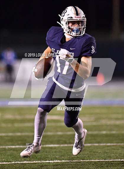 Thumbnail 2 in Mater Dei vs. St. John Bosco (CIF SS DIV 1 Championship Final) photogallery.