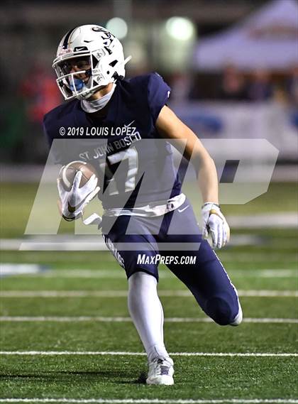 Thumbnail 3 in Mater Dei vs. St. John Bosco (CIF SS DIV 1 Championship Final) photogallery.