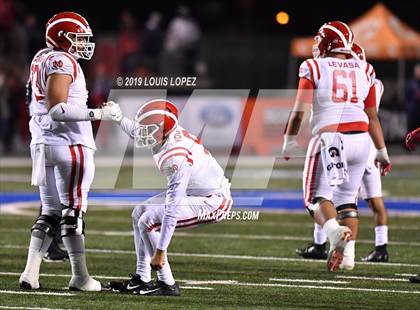 Thumbnail 3 in Mater Dei vs. St. John Bosco (CIF SS DIV 1 Championship Final) photogallery.