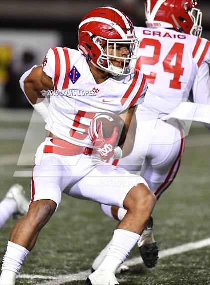 Thumbnail 3 in Mater Dei vs. St. John Bosco (CIF SS DIV 1 Championship Final) photogallery.