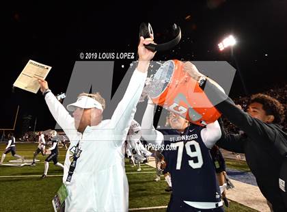 Thumbnail 2 in Mater Dei vs. St. John Bosco (CIF SS DIV 1 Championship Final) photogallery.
