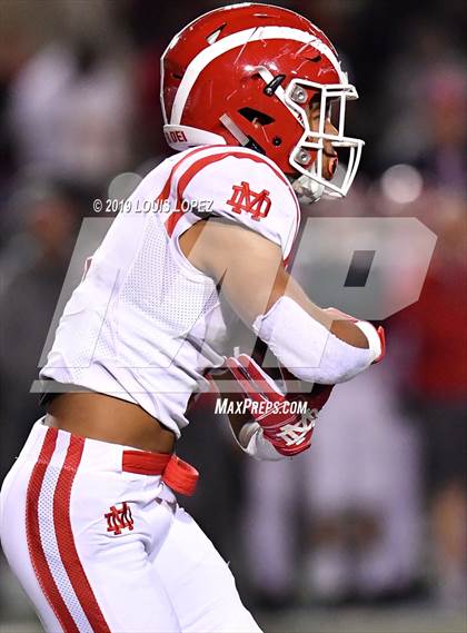 Thumbnail 2 in Mater Dei vs. St. John Bosco (CIF SS DIV 1 Championship Final) photogallery.