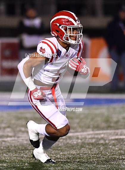 Thumbnail 1 in Mater Dei vs. St. John Bosco (CIF SS DIV 1 Championship Final) photogallery.