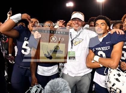 Thumbnail 1 in Mater Dei vs. St. John Bosco (CIF SS DIV 1 Championship Final) photogallery.