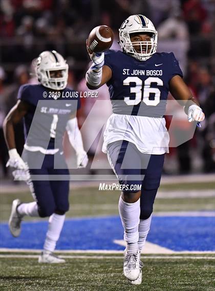 Thumbnail 3 in Mater Dei vs. St. John Bosco (CIF SS DIV 1 Championship Final) photogallery.