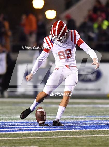 Thumbnail 2 in Mater Dei vs. St. John Bosco (CIF SS DIV 1 Championship Final) photogallery.