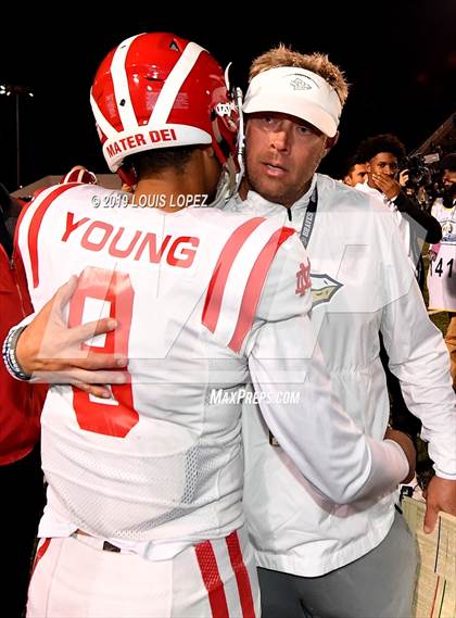 Thumbnail 2 in Mater Dei vs. St. John Bosco (CIF SS DIV 1 Championship Final) photogallery.