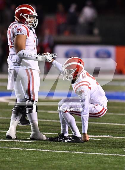 Thumbnail 1 in Mater Dei vs. St. John Bosco (CIF SS DIV 1 Championship Final) photogallery.