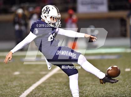 Thumbnail 1 in Mater Dei vs. St. John Bosco (CIF SS DIV 1 Championship Final) photogallery.