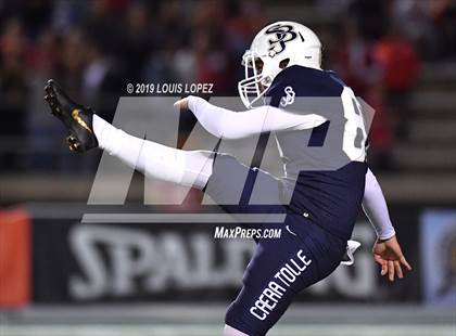Thumbnail 3 in Mater Dei vs. St. John Bosco (CIF SS DIV 1 Championship Final) photogallery.