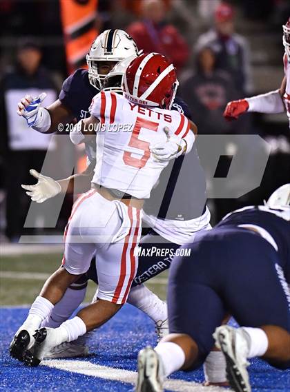 Thumbnail 1 in Mater Dei vs. St. John Bosco (CIF SS DIV 1 Championship Final) photogallery.