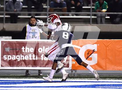 Thumbnail 2 in Mater Dei vs. St. John Bosco (CIF SS DIV 1 Championship Final) photogallery.
