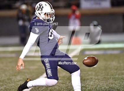 Thumbnail 3 in Mater Dei vs. St. John Bosco (CIF SS DIV 1 Championship Final) photogallery.