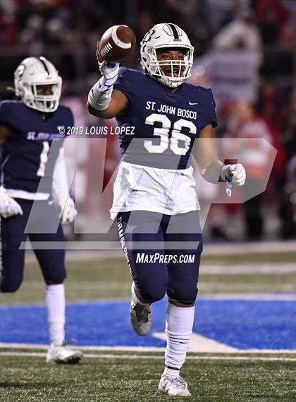 Thumbnail 2 in Mater Dei vs. St. John Bosco (CIF SS DIV 1 Championship Final) photogallery.
