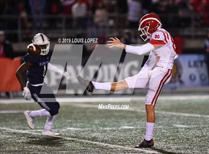 Thumbnail 3 in Mater Dei vs. St. John Bosco (CIF SS DIV 1 Championship Final) photogallery.