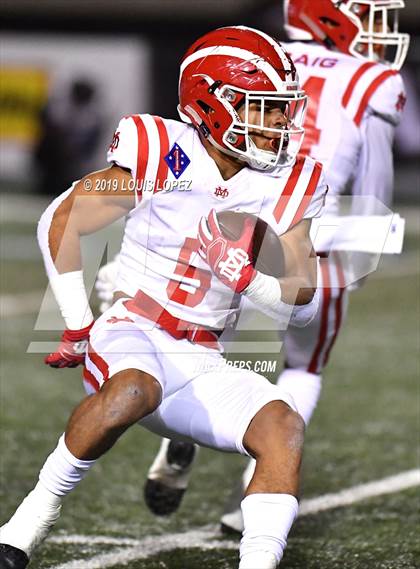 Thumbnail 1 in Mater Dei vs. St. John Bosco (CIF SS DIV 1 Championship Final) photogallery.