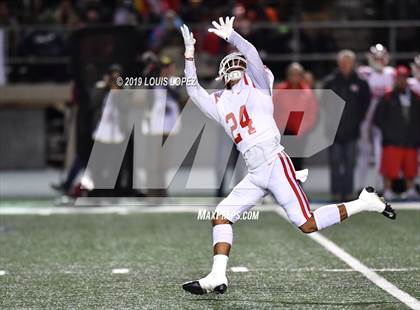 Thumbnail 2 in Mater Dei vs. St. John Bosco (CIF SS DIV 1 Championship Final) photogallery.