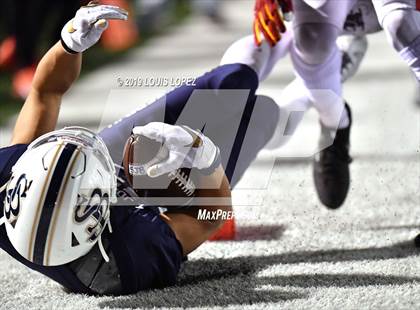 Thumbnail 3 in Mater Dei vs. St. John Bosco (CIF SS DIV 1 Championship Final) photogallery.