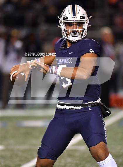 Thumbnail 2 in Mater Dei vs. St. John Bosco (CIF SS DIV 1 Championship Final) photogallery.