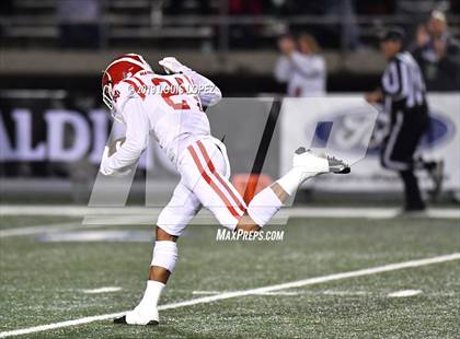 Thumbnail 1 in Mater Dei vs. St. John Bosco (CIF SS DIV 1 Championship Final) photogallery.