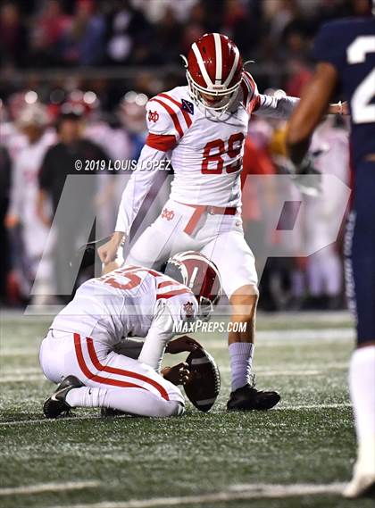 Thumbnail 2 in Mater Dei vs. St. John Bosco (CIF SS DIV 1 Championship Final) photogallery.
