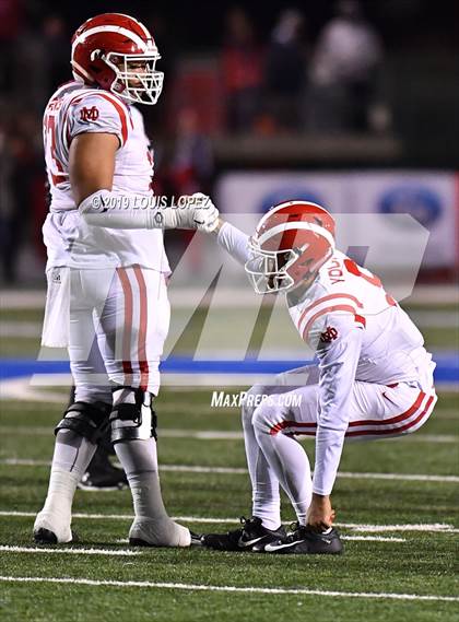 Thumbnail 2 in Mater Dei vs. St. John Bosco (CIF SS DIV 1 Championship Final) photogallery.