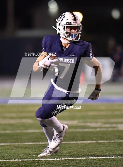 Thumbnail 2 in Mater Dei vs. St. John Bosco (CIF SS DIV 1 Championship Final) photogallery.
