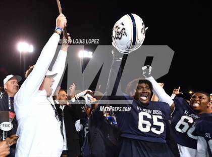 Thumbnail 1 in Mater Dei vs. St. John Bosco (CIF SS DIV 1 Championship Final) photogallery.