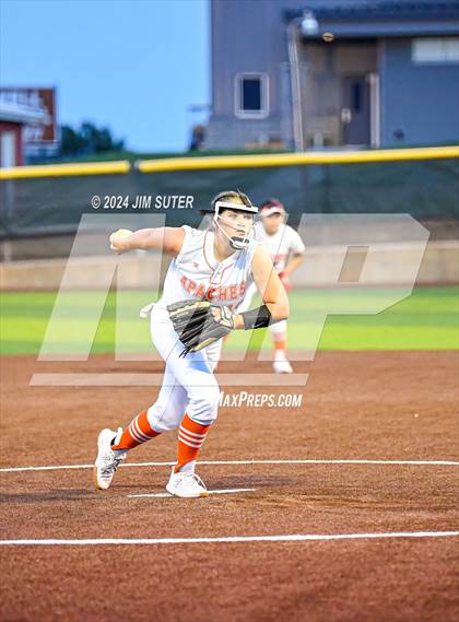 Thumbnail 3 in Gonzales vs Needville (UIL 4A Region IV Area)  photogallery.