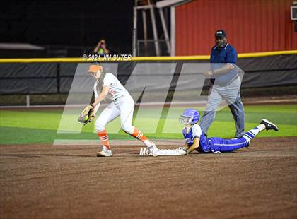 Thumbnail 3 in Gonzales vs Needville (UIL 4A Region IV Area)  photogallery.