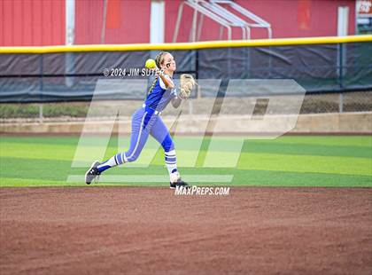Thumbnail 2 in Gonzales vs Needville (UIL 4A Region IV Area)  photogallery.
